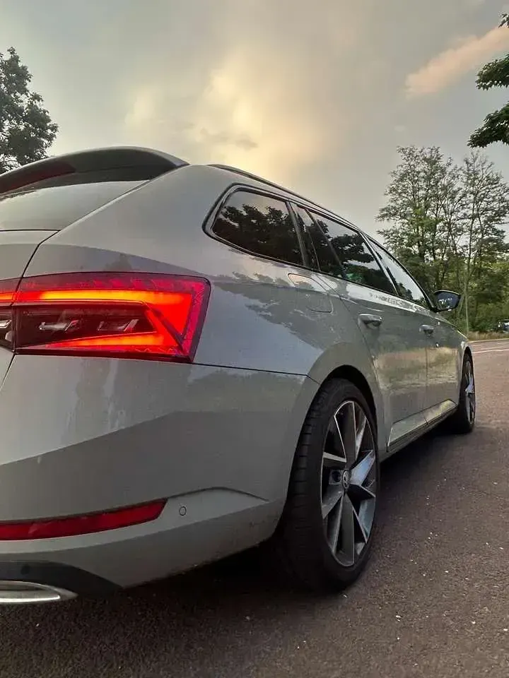 Gebraucht Skoda Superb SportLine 200 PS (147 kW) 2023 Grau Kombi