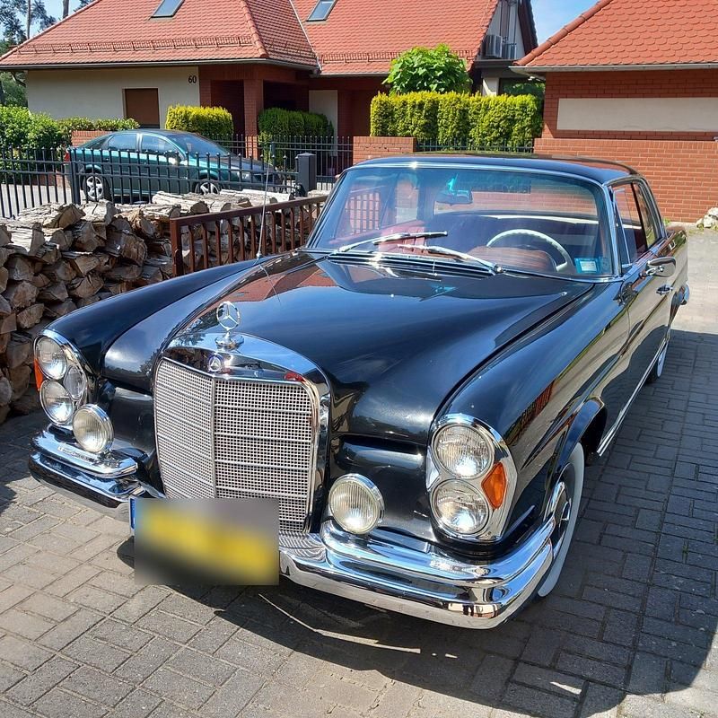 Braun Gebraucht 1962 Mercedes W111 Coupé | 58.900 € - Bild 1/4