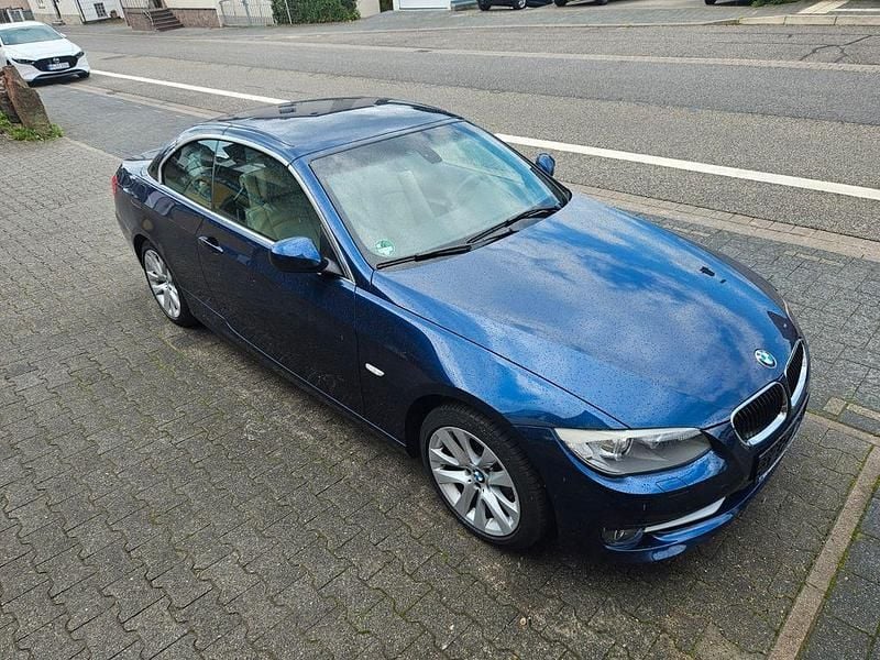Blau Gebraucht 2011 BMW 318 Cabriolet Cabrio | 14.900 € (Fairer Preis) - Bild 1/4