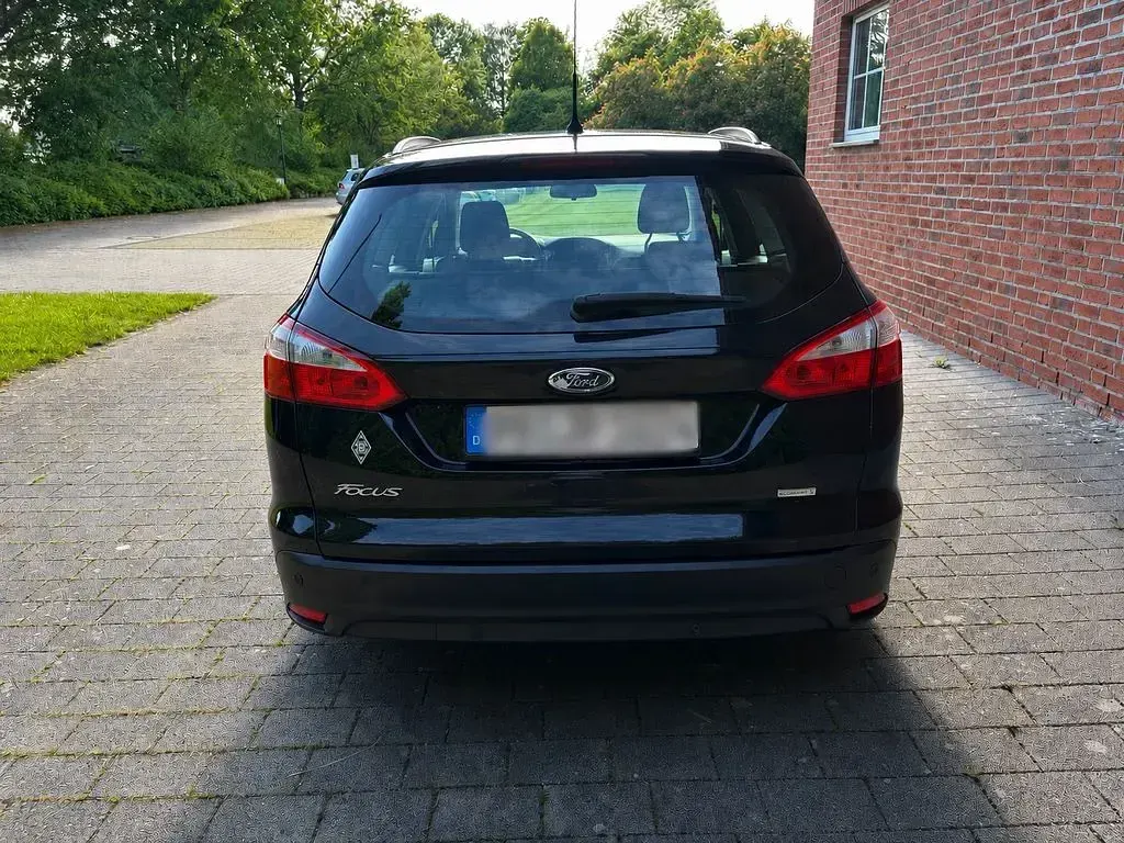 Gebraucht Ford Focus 101 PS (74 kW) 2013 Schwarz Limousine
