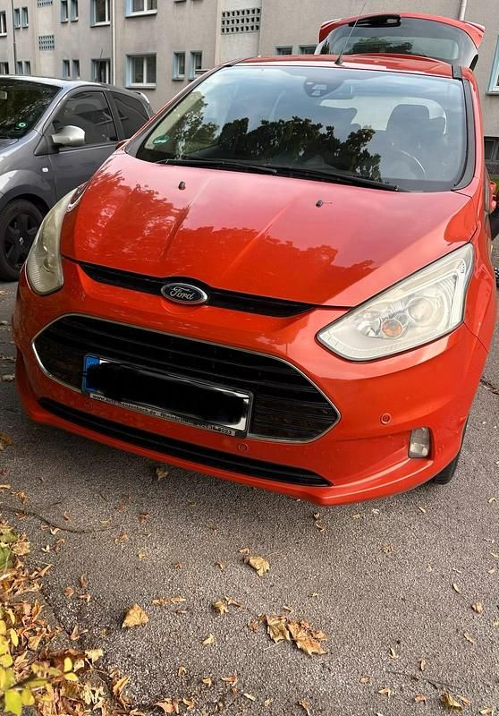 Rot Gebraucht 2012 Ford B-MAX Titanium Van / Kleinbus | 3.700 € (Fairer Preis) - Bild 1/4