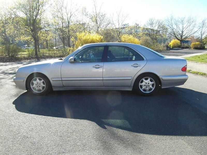 Brugt Mercedes E200 163 HK (119 kW) 2001 Sølv Sedan