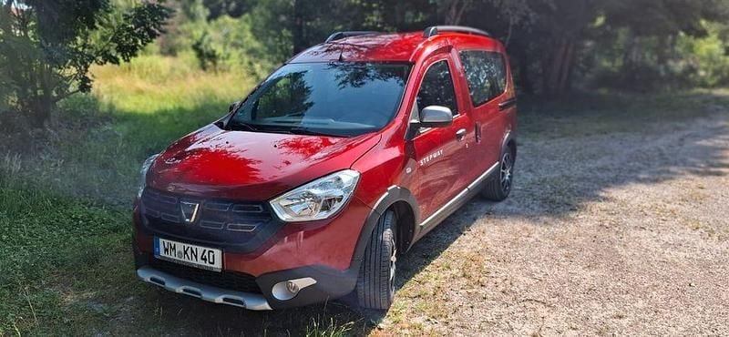 Rot Gebraucht 2020 Dacia Dokker Stepway Van | 8.900 € (Guter Preis) - Bild 1/4
