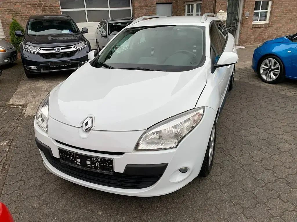 Gebraucht Renault Mégane Expression 110 PS (80 kW) 2012 Weiß Limousine