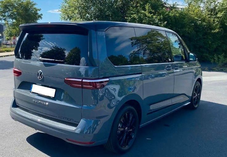 Gebraucht VW Multivan Life 150 PS (110 kW) 2024 Grau Van