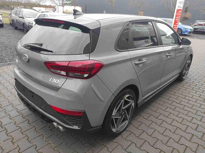 Neu Hyundai i30 N Line 150 PS (110 kW) 2026 Grau Limousine