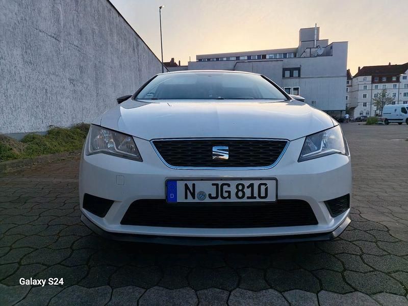 Weiß Gebraucht 2014 Seat Leon ST Reference Kombi | 9.500 € - Bild 1/4
