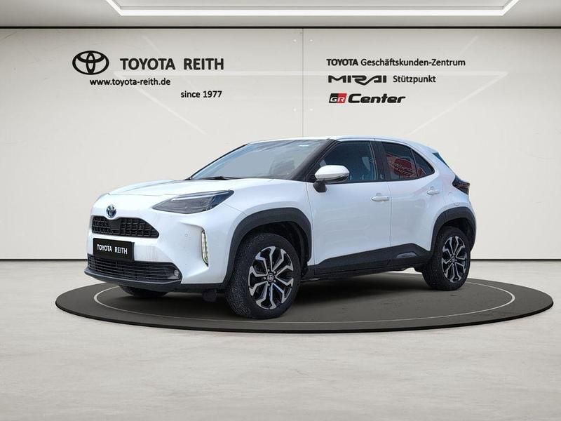 Weiß Gebraucht 2022 Toyota Yaris Cross Team SUV | 20.330 € (Guter Preis) - Bild 1/4