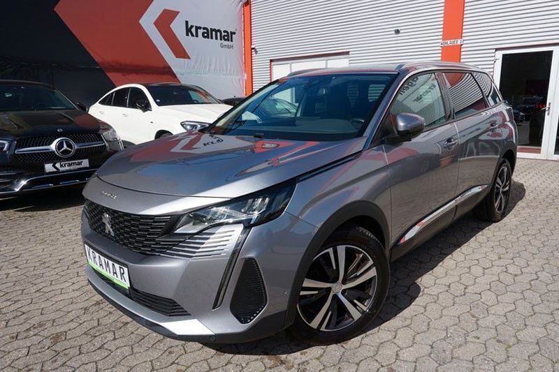 Grau Gebraucht 2021 Peugeot 5008 Allure Van / Kleinbus | 20.990 € (Guter Preis) - Bild 1/4