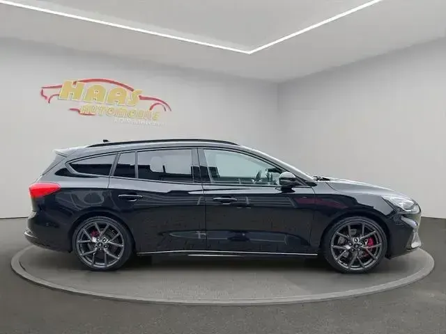 Käytetty Ford Focus ST 280 HP (205 kW) 2021 Musta Sedan