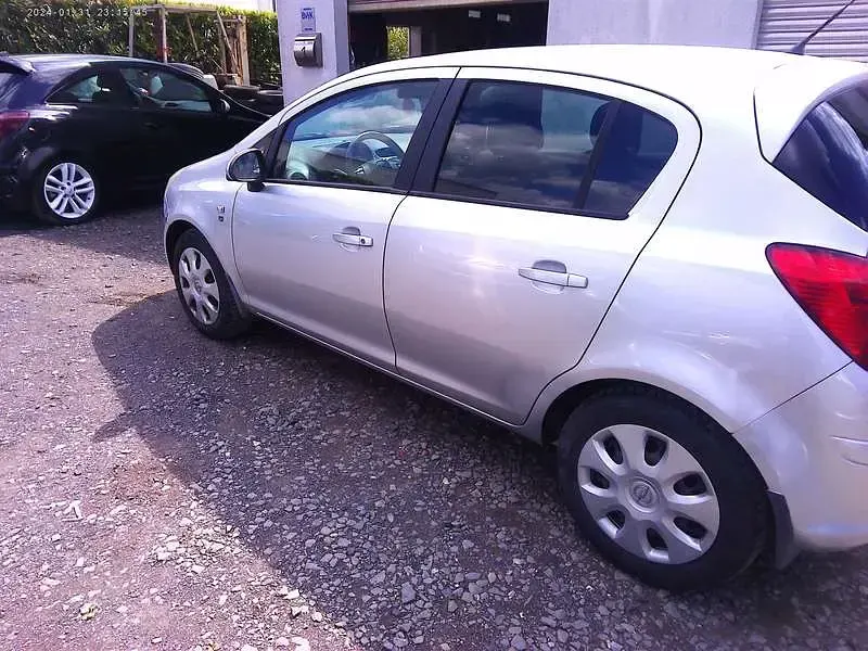 Gebraucht Opel Corsa 86 PS (63 kW) 2010 Silber Kleinwagen