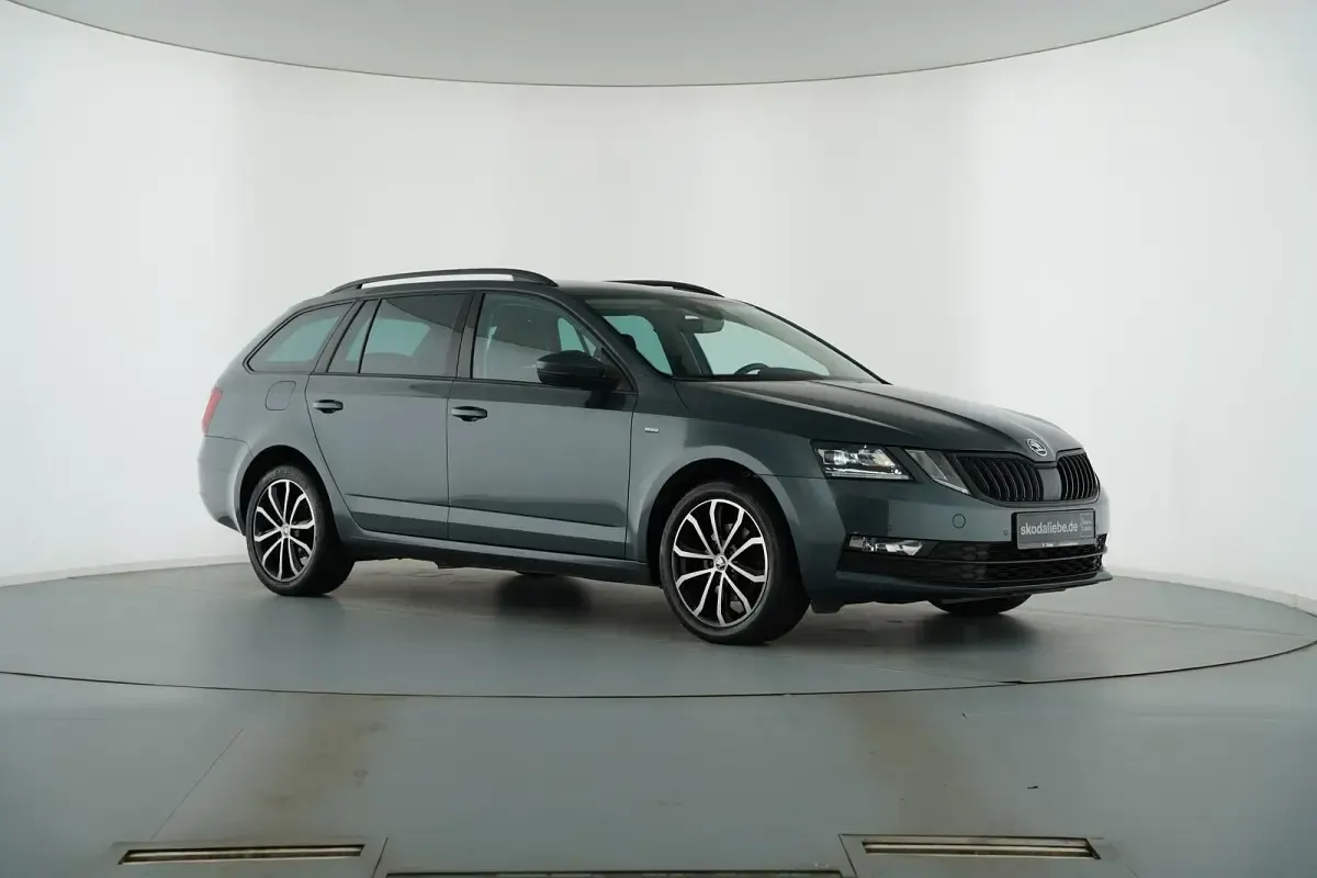 Gebraucht Skoda Octavia Clever 150 PS (110 kW) 2018 Quarzgrau metallic Kombi
