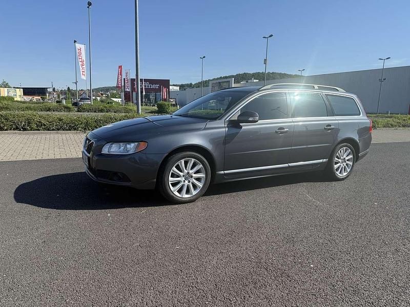 Gebraucht 2010 Volvo V70 Momentum Kombi | 9.500 € (Etwas zu teuer) - Bild 1/4