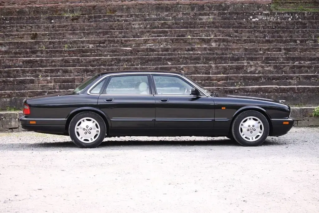 Gebraucht Jaguar XJ6 241 PS (177 kW) 1997 Schwarz Limousine