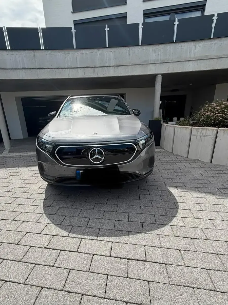 Gebraucht Mercedes EQA300 167 kW (228 PS) 2023 Grau SUV