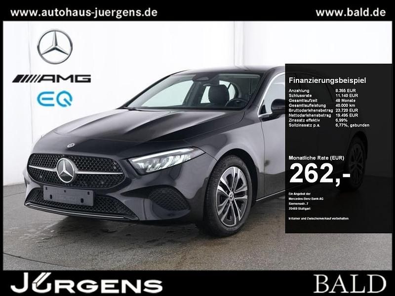 Metalliclack kosmosschwarz Gebraucht 2024 Mercedes A180 Progressive Limousine | 27.850 € (Guter Preis) - Bild 1/4
