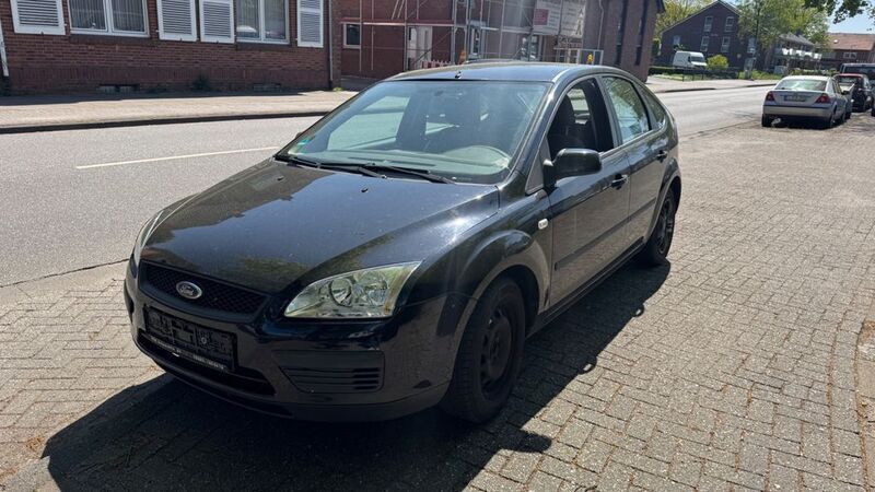 Schwarz Gebraucht 2006 Ford Focus Fun X Limousine | 1.450 € (Fairer Preis) - Bild 1/4