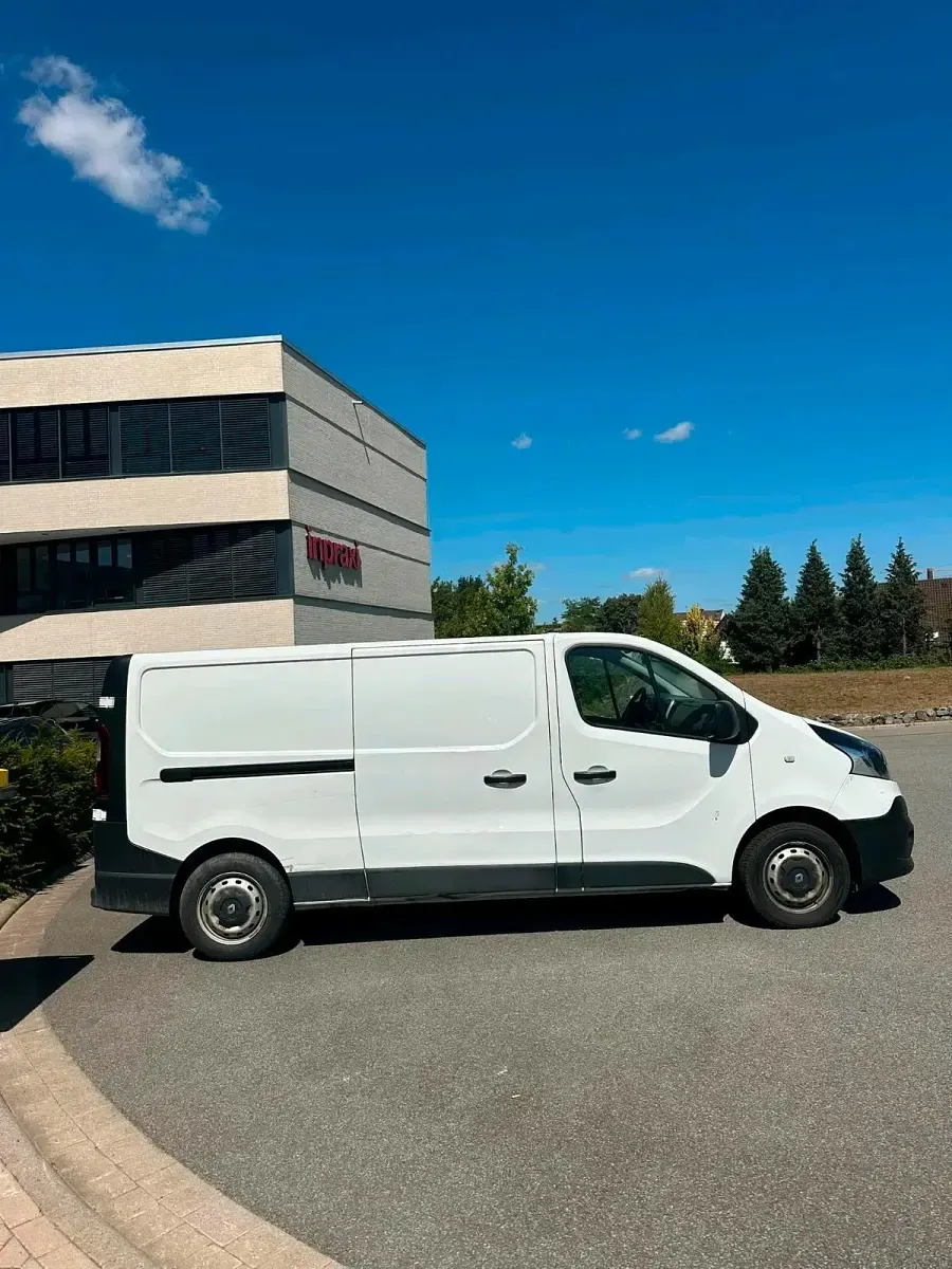 Gebraucht Renault Trafic 121 PS (88 kW) 2018 Weiß Van / Kleinbus