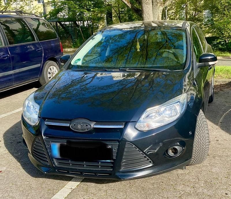 Second-hand Ford Focus 101 CP (74 kW) 2013 Negru Berlinǎ