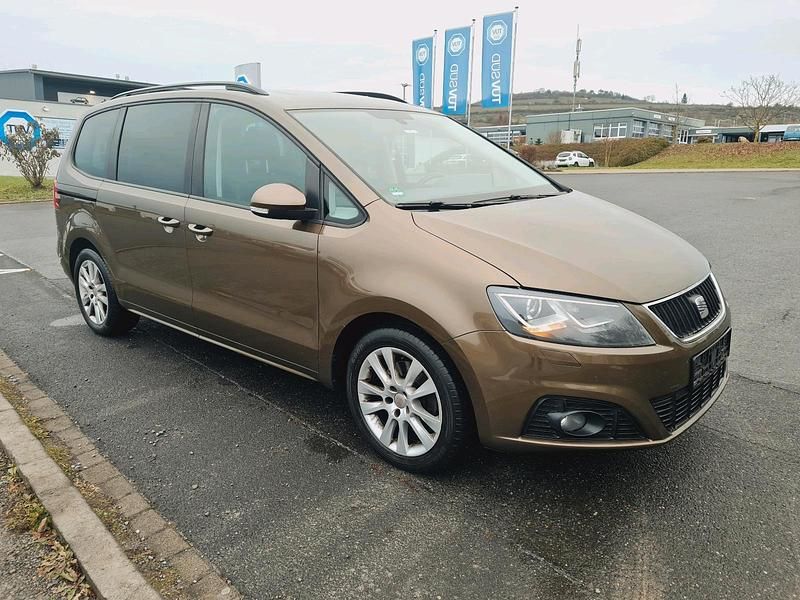 Braun Gebraucht 2011 Seat Alhambra Van / Kleinbus | 6.400 € (Teuer) - Bild 1/4