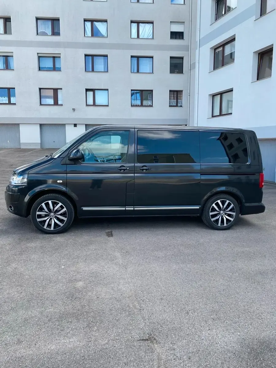 Gebraucht VW Multivan 179 PS (131 kW) 2015 Schwarz Van / Kleinbus