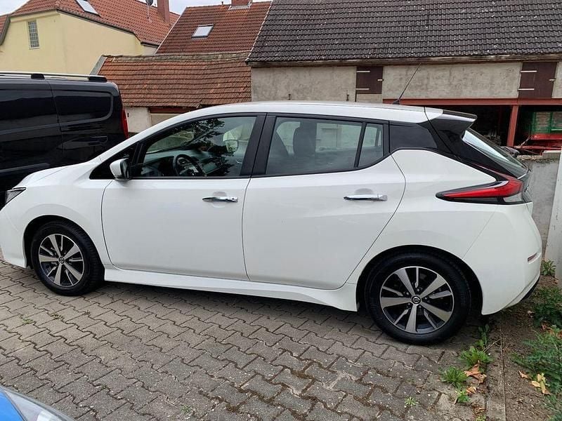 Gebraucht Nissan Leaf Acenta 110 kW (150 PS) 2022 Weiß Kleinwagen
