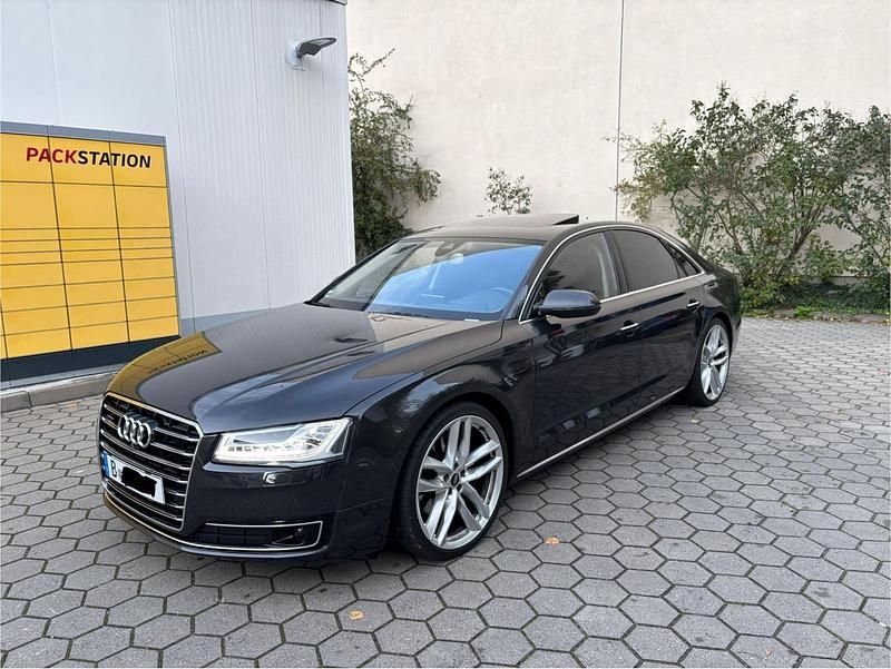 Grau Gebraucht 2017 Audi A8 Limousine | 27.900 € - Bild 1/4