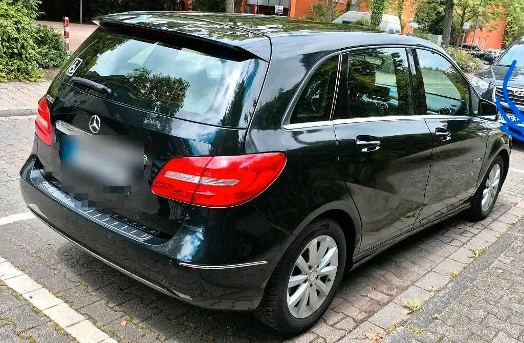 Gebraucht Mercedes B200 156 PS (114 kW) 2014 Schwarz Kleinwagen