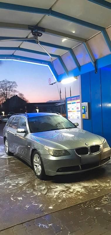 Gebraucht BMW 525 177 PS (130 kW) 2005 Grau Kombi