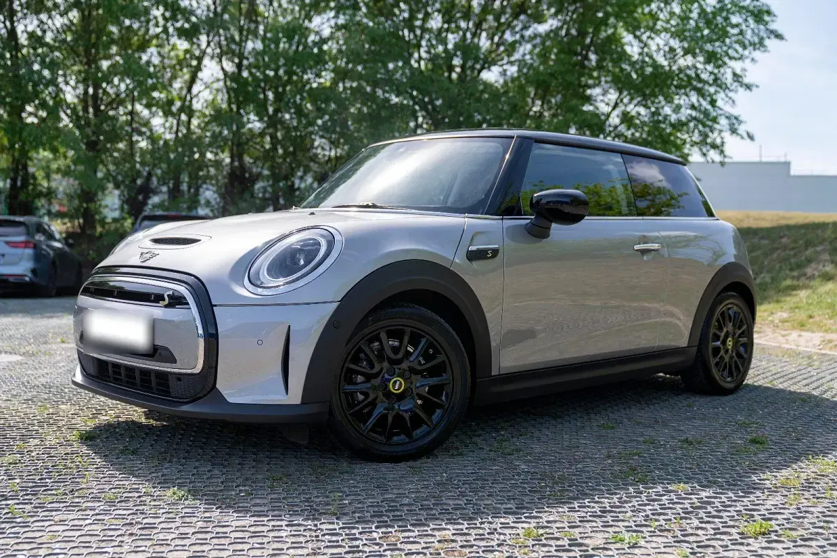 Usata Mini Cooper SE 136 kW (185 CV) 2023 Argento Utilitaria