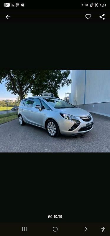 Grau Gebraucht 2016 Opel Zafira Van / Kleinbus | 8.000 € (Guter Preis) - Bild 1/4