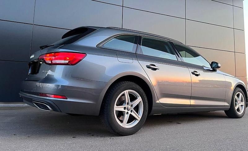 Gebraucht Audi A4 Comfort 150 PS (110 kW) 2019 Grau Kombi