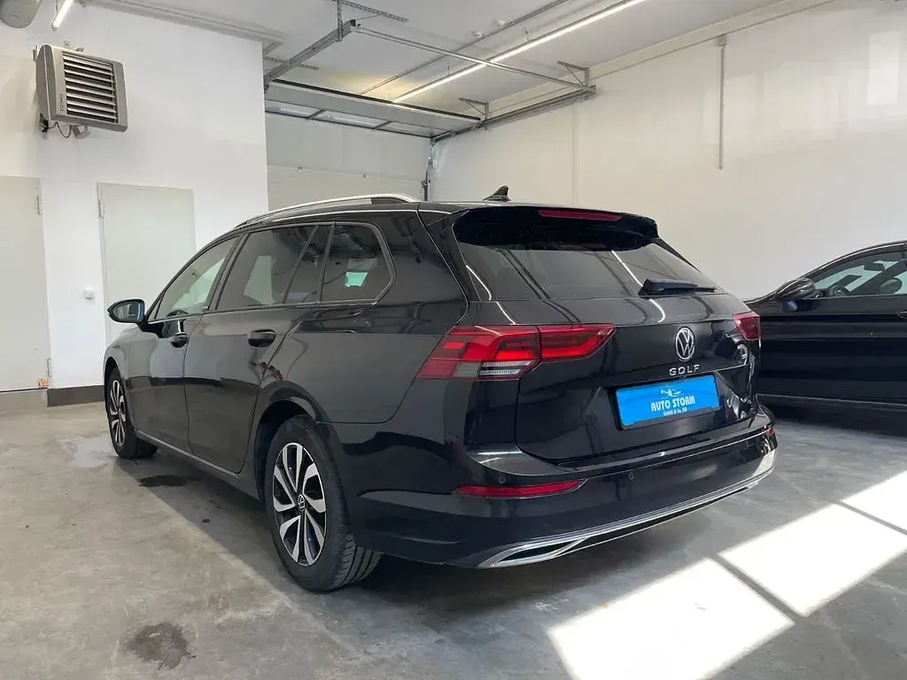 Gebraucht VW Golf VIII Active 150 PS (110 kW) 2022 Deep black perleffekt Kombi