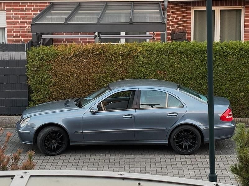 Gebraucht Mercedes E320 224 PS (164 kW) 2003 Blau Limousine