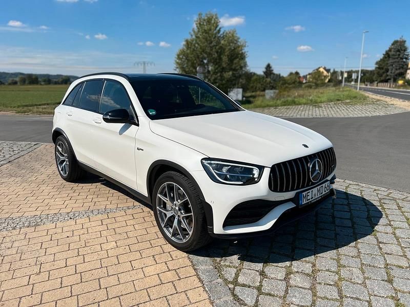 Weiß Gebraucht 2021 Mercedes GLC43 AMG AMG SUV | 42.900 € (Guter Preis) - Bild 1/4