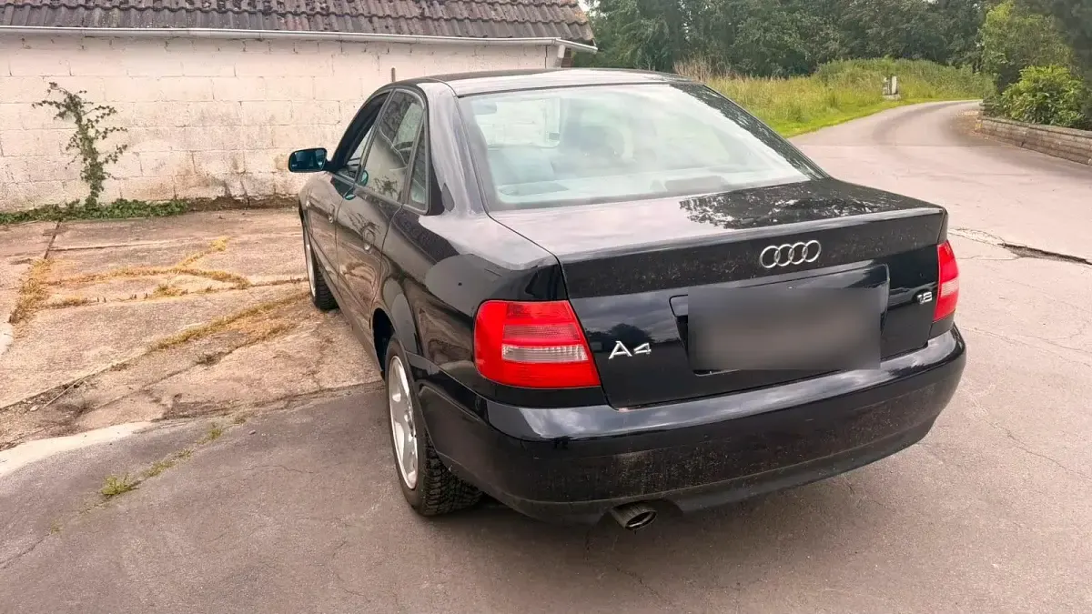 Gebraucht Audi A4 125 PS (91 kW) 2000 Blau Limousine