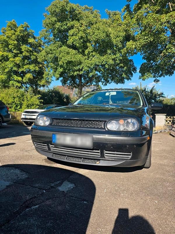 Schwarz Gebraucht 2000 VW Golf IV Kombi | 2.550 € - Bild 1/4
