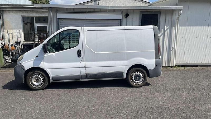Gebraucht Opel Vivaro 120 PS (88 kW) 2005 Casabl/arctic/eisweiss/kaolin Van / Kleinbus