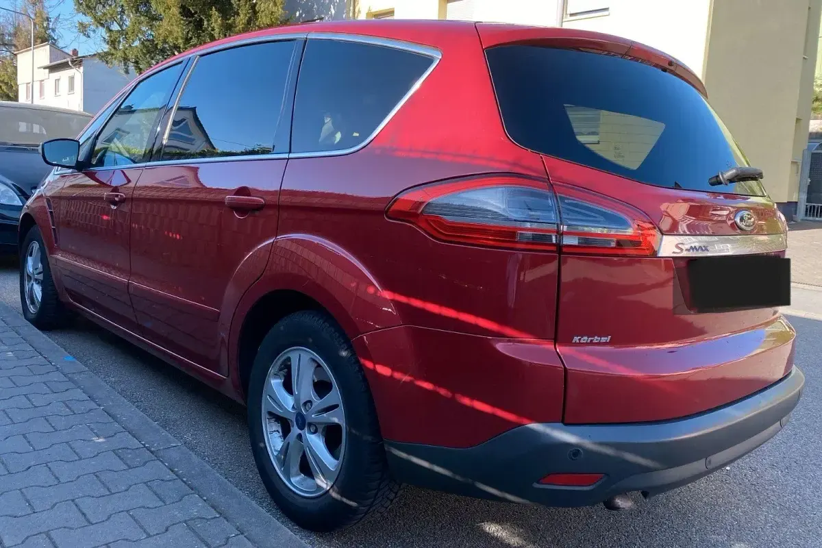 Gebraucht Ford S-MAX Titanium 160 PS (117 kW) 2012 Rot Van / Kleinbus