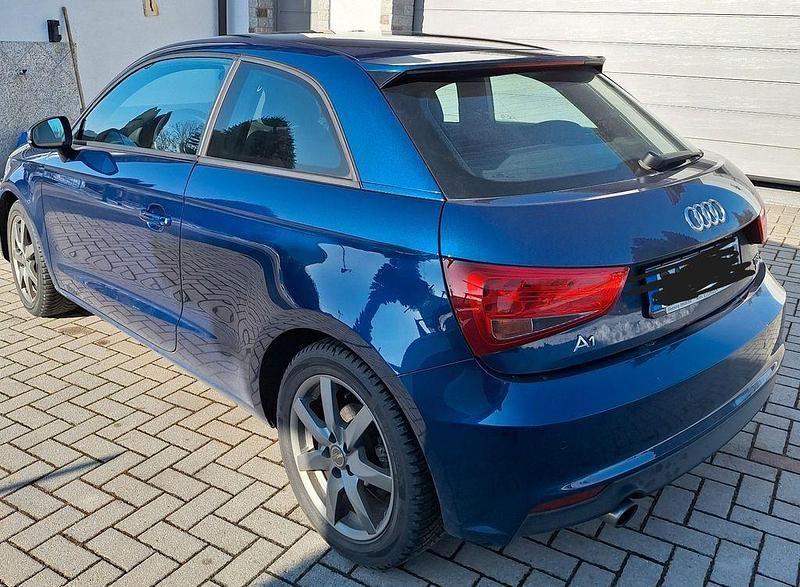 Gebraucht Audi A1 Comfort 82 PS (60 kW) 2016 Blau Kleinwagen
