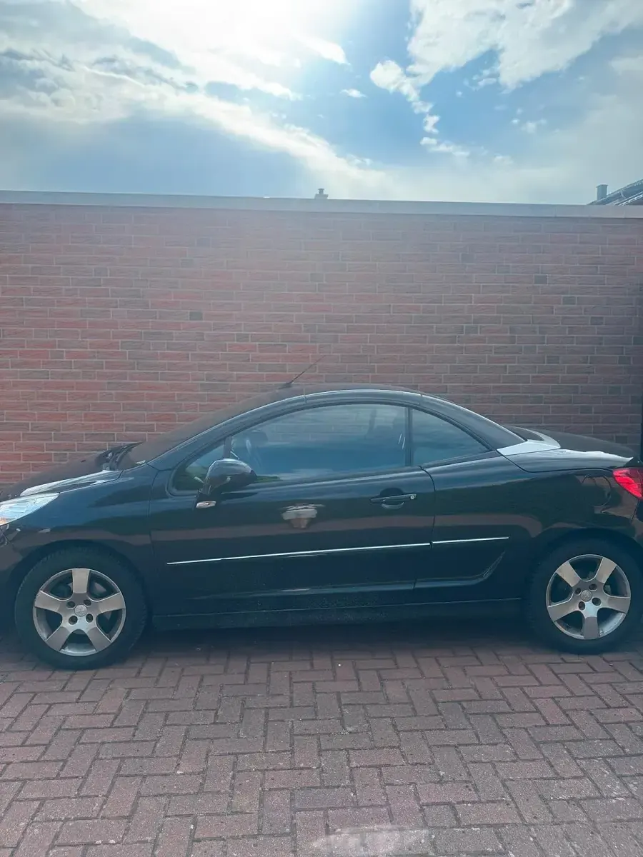 Gebraucht Peugeot 207 CC 120 PS (88 kW) 2012 Schwarz Cabrio