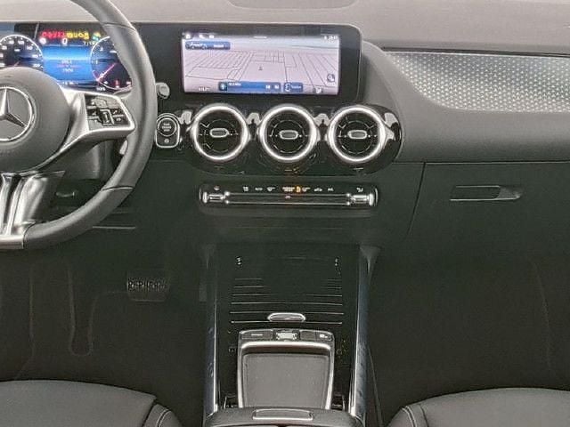 Gebraucht Mercedes GLA200 Progressive 150 PS (110 kW) 2025 Manufaktur patagonienrot metallic SUV