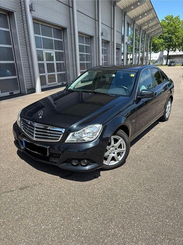 Schwarz Gebraucht 2011 Mercedes C200 Limousine | 10.900 € (Fairer Preis) - Bild 1/4