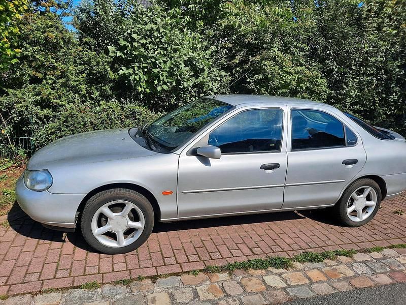 Silber Gebraucht 1998 Ford Mondeo Limousine | 1.000 € - Bild 1/4