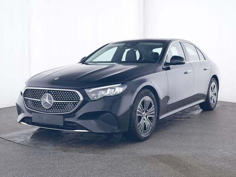 Obsidianschwarz metallic Gebraucht 2024 Mercedes E220 Advanced Limousine | 46.850 € (Superpreis) - Bild 1/4