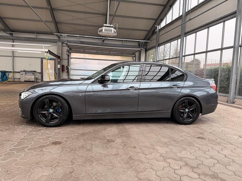 Gebraucht BMW 320 Sport Line 184 PS (135 kW) 2012 Grau Limousine
