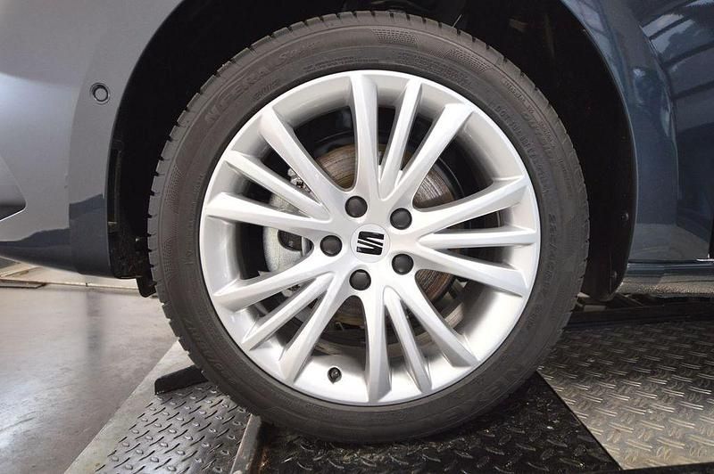 Neu Seat Leon Style 150 PS (110 kW) 2025 Grau Limousine