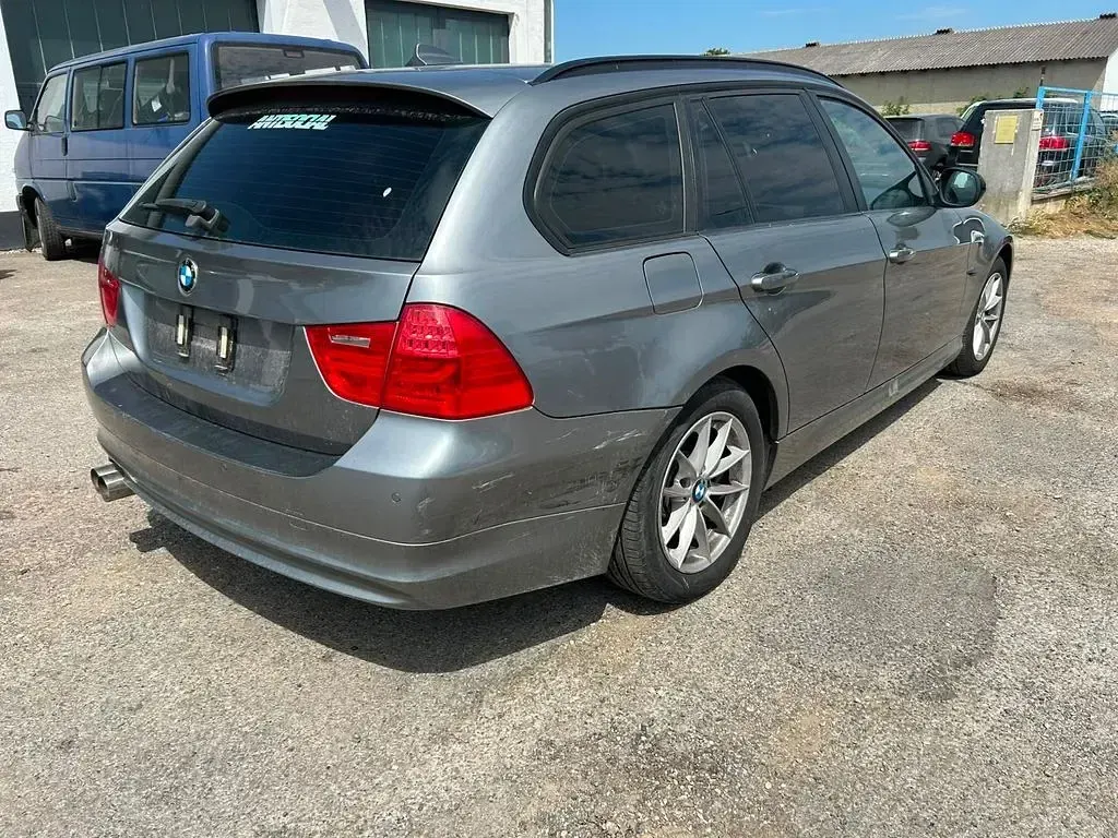 Gebraucht BMW 320 Sport Line 184 PS (135 kW) 2010 Grau Kombi