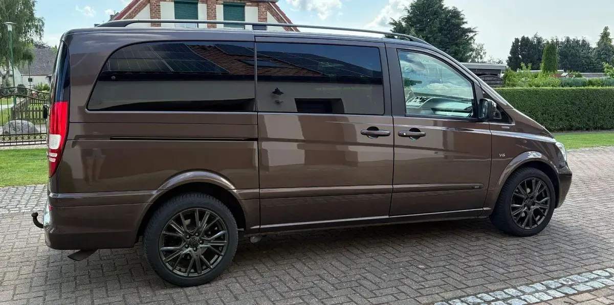 Gebraucht Mercedes Viano 224 PS (164 kW) 2013 Braun Van / Kleinbus