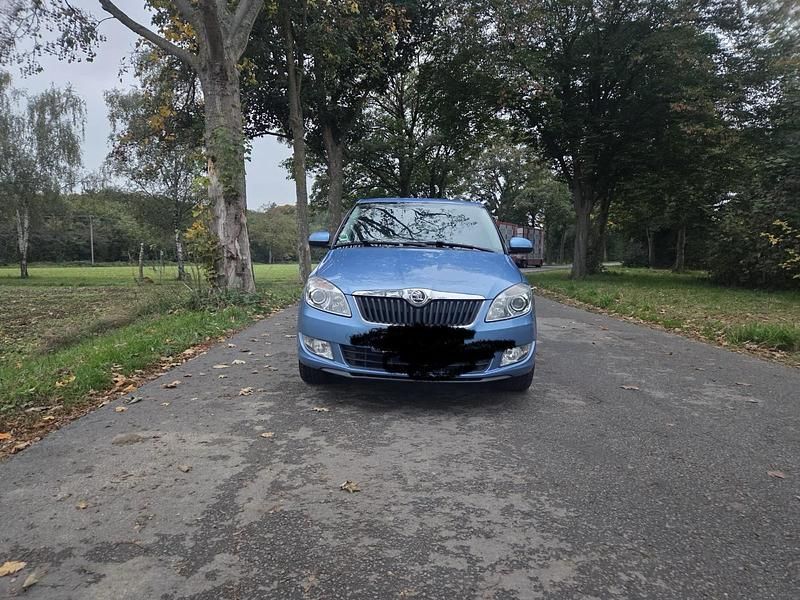 Blau Gebraucht 2013 Skoda Fabia Kleinwagen | 2.250 € (Guter Preis) - Bild 1/4